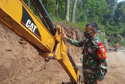 Alat Berat Diturunkan di TMMD 112 Tulungrejo