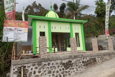 Satgas TMMD 112 Perindah Mushola Al-Ikhlas