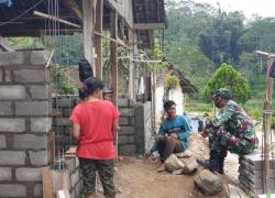 Curhat Warga TMMD 112 Kodim 0818 Kepada Satgas 